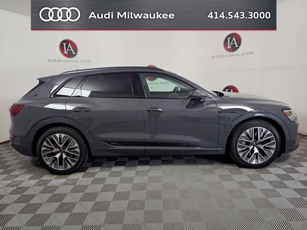 Used 2024 Audi Q8 e-tron Prestige w/ Prestige Package AWD/4WD image 3