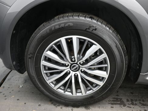 Used 2024 Nissan Armada SL image 9