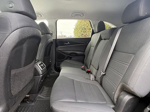 Used 2020 Kia Sorento LX w/ LX I4 Convenience Package image 10