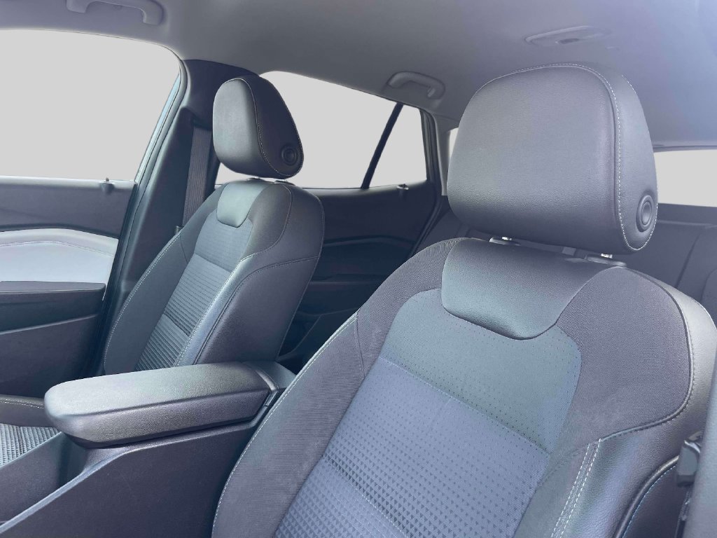Used 2024 Chevrolet Trax LT w/ Driver Confidence Package FWD image 18