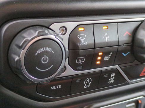 Used 2022 Jeep Gladiator Rubicon w/ Cold Weather Group image 23