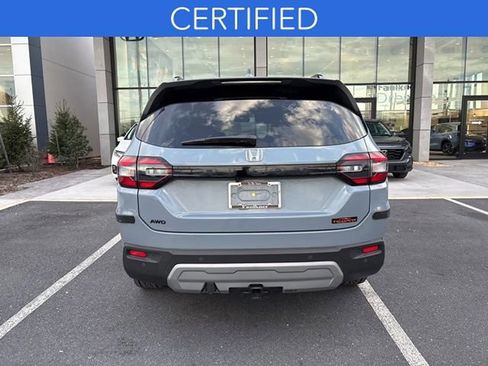 Used 2025 Honda Pilot TrailSport image 5