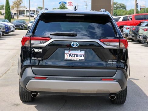 Used 2022 Toyota RAV4 Limited image 4