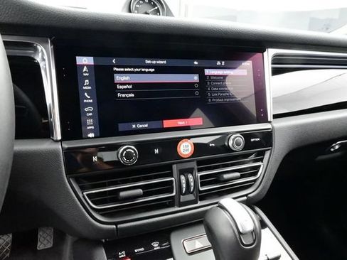Certified 2025 Porsche Macan AWD/4WD image 10