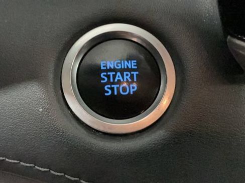 Used 2020 Toyota Highlander LE AWD/4WD image 17