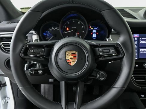 Certified 2026 Porsche Macan AWD/4WD image 9