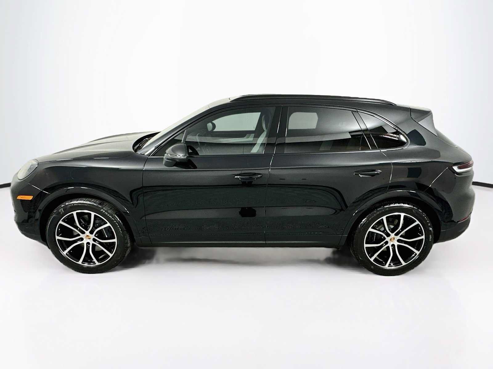 Certified 2026 Porsche Cayenne AWD/4WD image 2