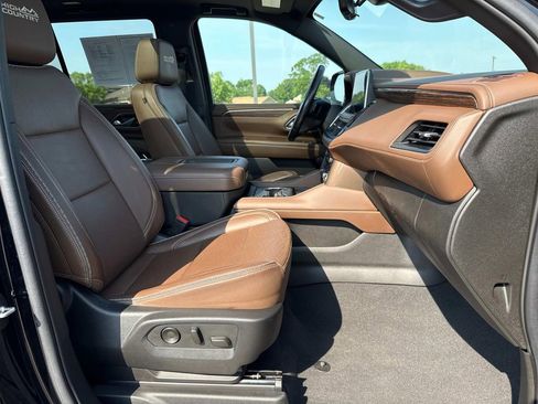 Used 2022 Chevrolet Tahoe High Country AWD/4WD image 18