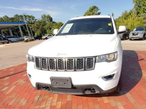 Used 2021 Jeep Grand Cherokee Laredo AWD/4WD image 4