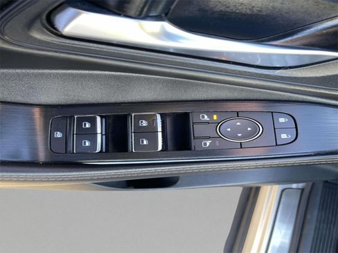 Used 2022 Nissan Rogue SL w/ SL Premium Package image 19