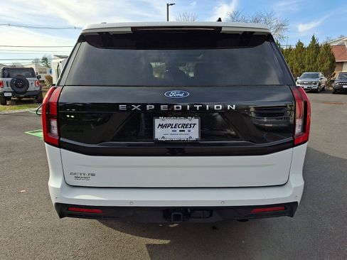Used 2025 Ford Expedition Active image 6