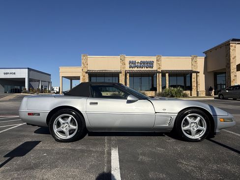 Used 1996 Chevrolet Corvette Convertible image 8