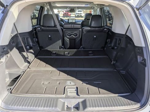 Used 2024 Honda Pilot Touring image 29