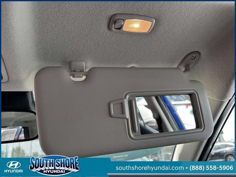 Certified 2025 Hyundai Venue SEL FWD image 38