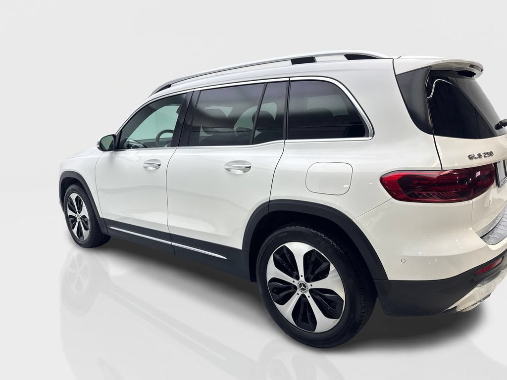 Used 2025 Mercedes-Benz GLB 250 w/ Exclusive Package image 15
