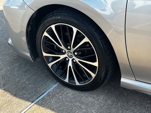 Used 2019 Toyota Camry SE image 16