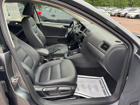 Used 2017 Volkswagen Jetta SE FWD image 11