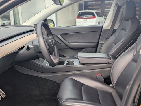 Used 2022 Tesla Model Y Performance image 11