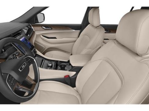 Used 2022 Jeep Grand Cherokee Limited image 9