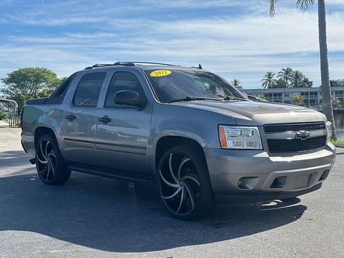 Used 2012 Chevrolet Avalanche LTZ image 7