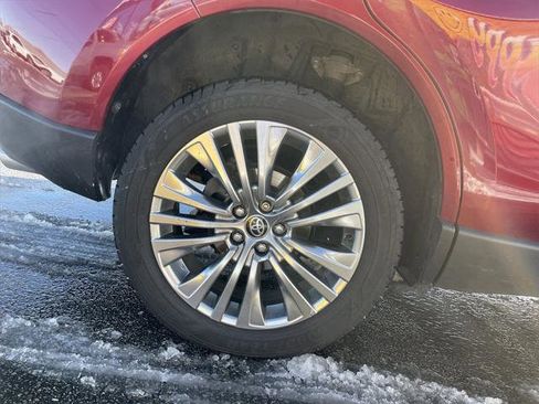 Certified 2021 Toyota Venza XLE image 12