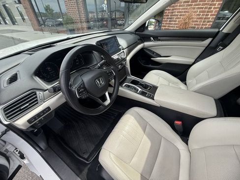 Used 2018 Honda Accord Touring image 18
