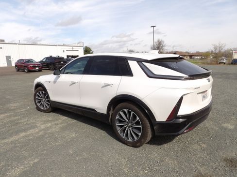 Used 2024 Cadillac Lyriq Sport w/ LPO, Floor Liner Package AWD/4WD image 6