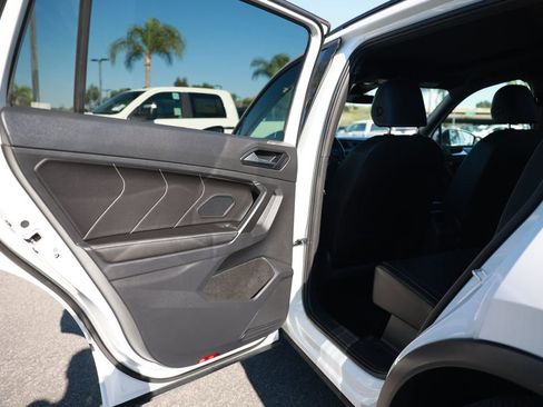 Used 2023 Volkswagen Tiguan SE R-Line image 34