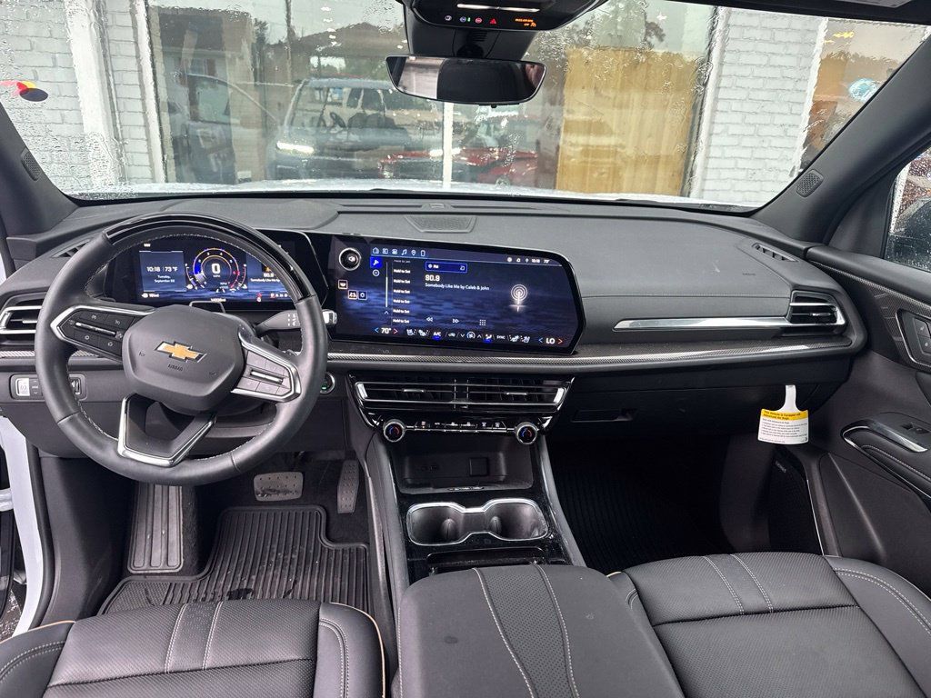 Used 2026 Chevrolet Traverse High Country FWD image 3