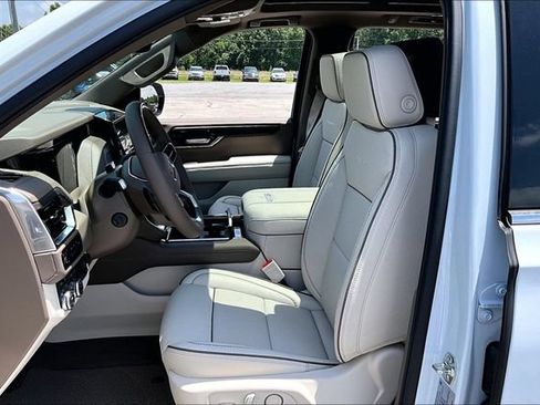 New 2026 GMC Yukon Denali w/ Denali Reserve Package AWD/4WD image 9