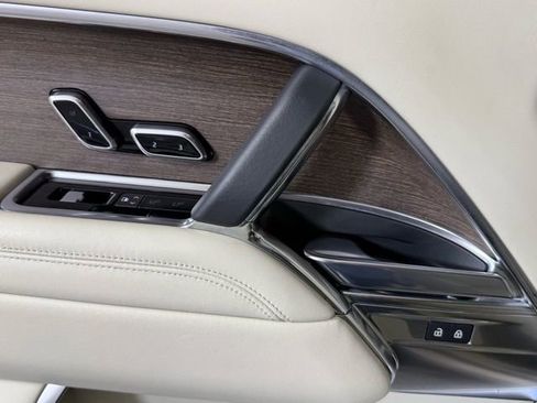 Used 2023 Land Rover Range Rover Long Wheelbase SE image 25