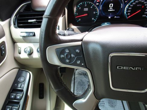 Used 2019 GMC Yukon Denali w/ Denali Ultimate Package AWD/4WD image 12