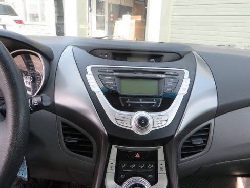 Used 2012 Hyundai Elantra GLS FWD image 45