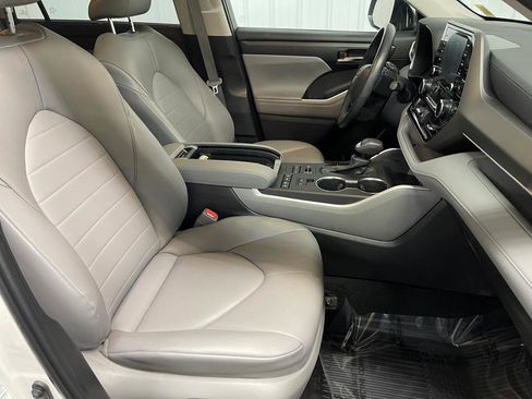Used 2022 Toyota Highlander XLE image 31