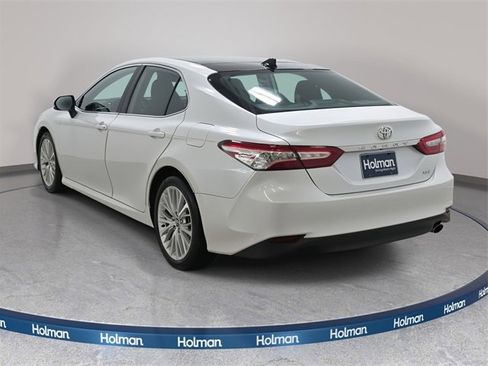 Used 2020 Toyota Camry XLE image 8