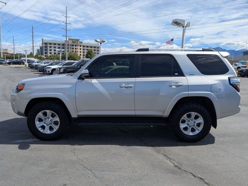 Used 2021 Toyota 4Runner SR5 Premium AWD/4WD image 2