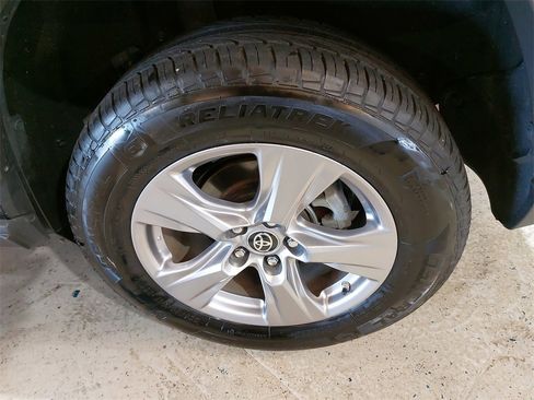 Used 2022 Toyota RAV4 LE image 31