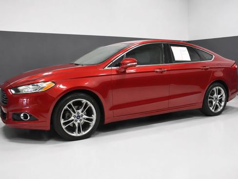 Used 2016 Ford Fusion Titanium FWD image 2