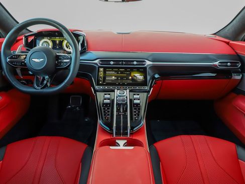 Used 2025 Aston Martin V8 Vantage Coupe image 2