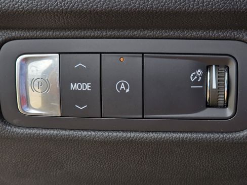 Used 2025 Chevrolet Traverse LT FWD image 16