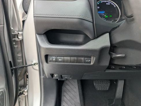 Used 2022 Toyota RAV4 XLE w/ Convenience Package AWD/4WD image 11