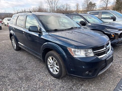 Used 2015 Dodge Journey SXT w/ Flexible Seating Group image 4