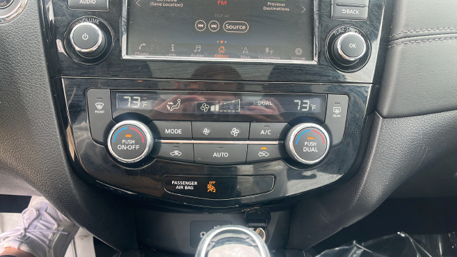 Used 2018 Nissan Rogue SL w/ Premium Package AWD/4WD image 16