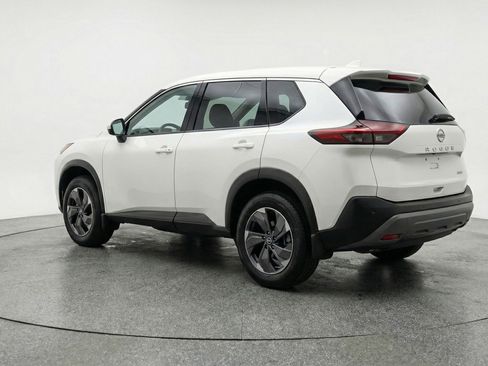 Used 2025 Nissan Rogue SV AWD/4WD image 6
