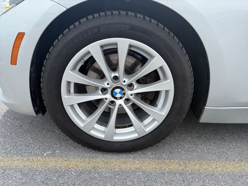 Used 2018 BMW 320i xDrive Sedan AWD/4WD image 8