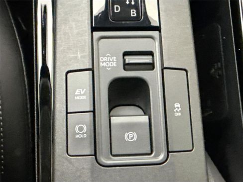 Used 2024 Toyota Prius XLE image 30