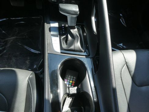 Used 2021 Hyundai Elantra Limited w/ Cargo Package FWD image 25
