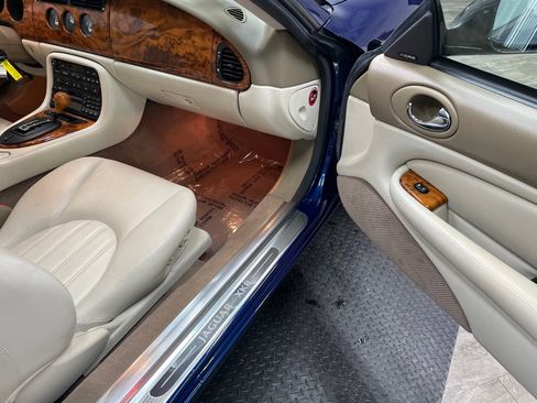 Used 2003 Jaguar XK8 Convertible image 35