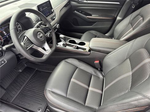 Used 2025 Nissan Altima 2.5 SR FWD image 11