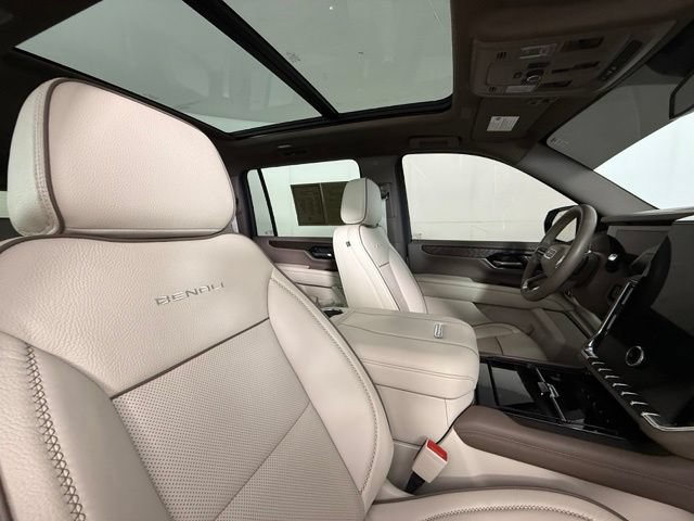Used 2025 GMC Yukon XL Denali w/ Sun & Power Step Package RWD image 32